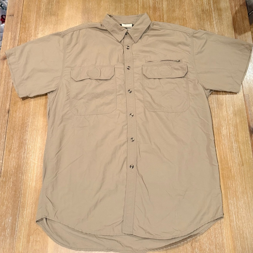 REI Vtg Men’s Short Sleeve Button Down Vented Outdoor Shirt Khaki Sz L *Flaw*